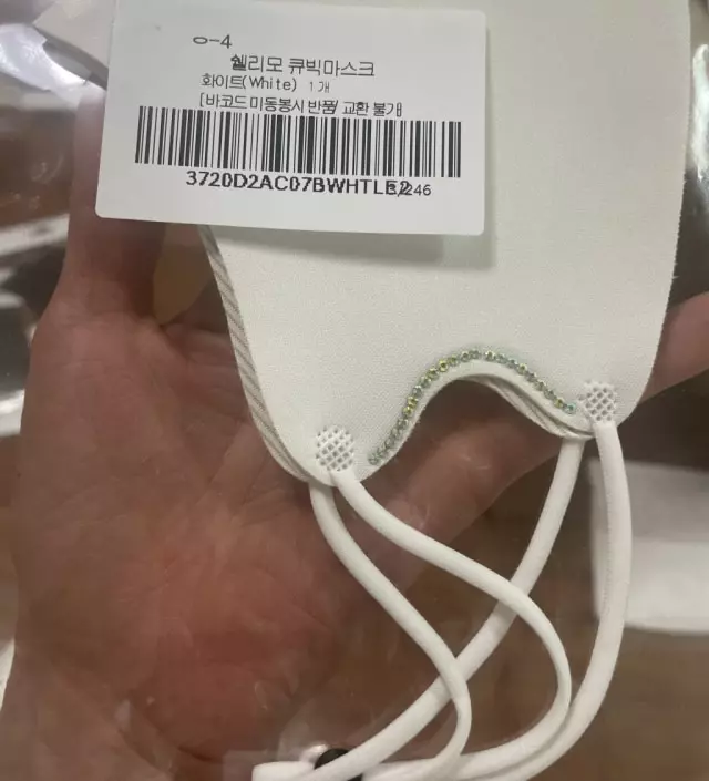 마스크하나도 다른곳과는 다르다라는걸 확연히.보여주는 색상과 디테일들