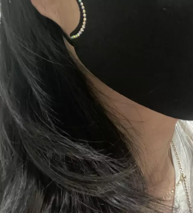 진짜 맘에드는곡선 라인 줄의조임으로 얼굴 사이즈상관없이 다 착용 희한해요 