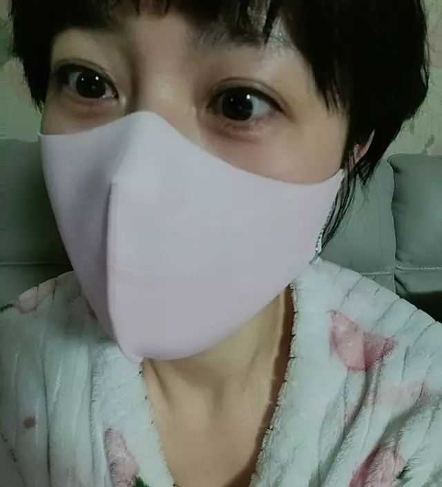 핑크색상이 넘 예뻐서 마스크로 인해 더 얼굴이 환해보이네요 넘 좋아요