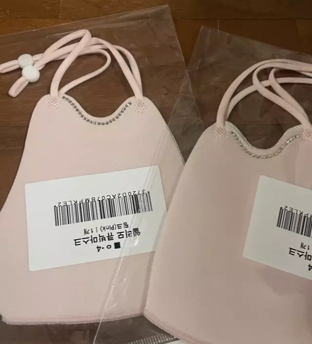 핑크엔 관대하지않은 나인데 핑크가.이뻐서 오늘도 하고.나갔다왔어요 말이.핑크지 이련