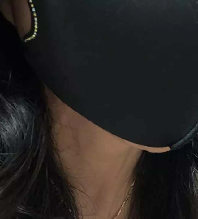 큐빅또한 선호하지않는데 포인트가 너무 이뻐서 자꾸 사게만드네요 