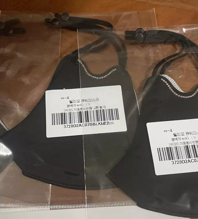 큐빅또한 선호하지않는데 포인트가 너무 이뻐서 자꾸 사게만드네요 