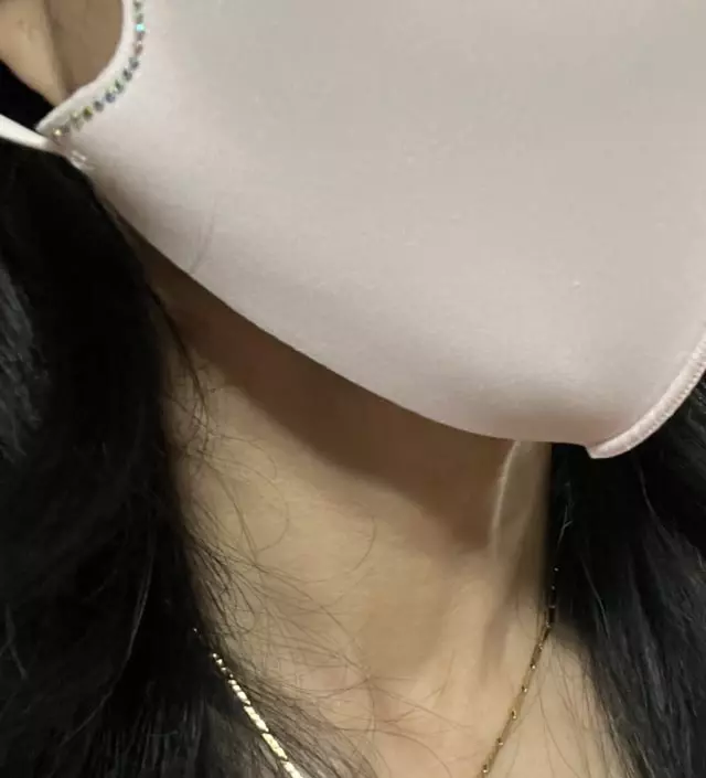 얼굴피부 연구한듯한 마스크 얼굴형 연구한 마스크입니다 신기신기 