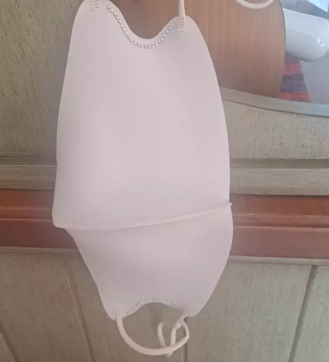 이쁜 마스크 입니다 전 깔별로 다 있어요 검점 모든 색이  제 마음에 드네요 넘 감사합