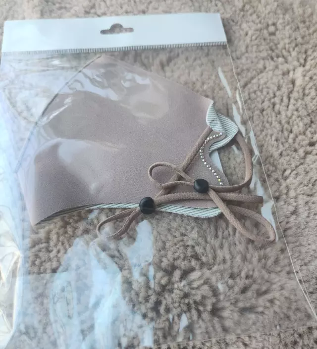 너무이뽀요  옷구매할때마다  삽니다  선물하기좋고  어떤마스크보다도  고급지고 이뽀