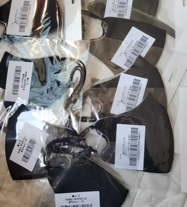 얼굴을 감싸주고 부드럽고 편안해서 다른거건  안쓰게 되고요
