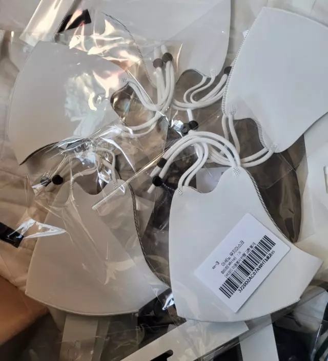 얼굴을 감싸주고 부드럽고 편안해서 다른거건  안쓰게 되고요
