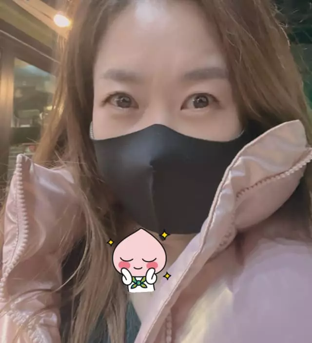 2년째 이 마스크만 써요 얼굴도 작아 보이고 블링블링 이뻐요