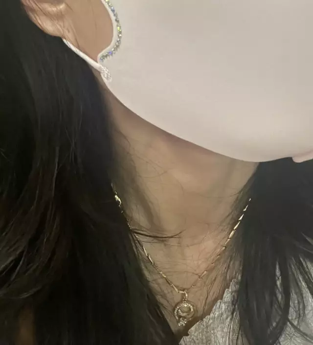 핑크라기엔 밝은 피부색같이 이쁜 마스크 핏도 얼마나이쁜지 착용할때마다 기분이좋아요