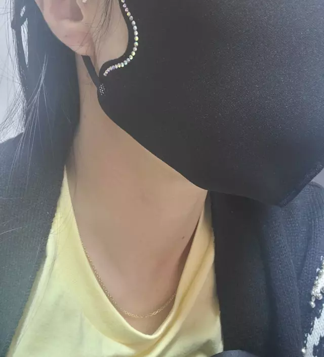 예쁘게 잘 착용하고다녀요  다른 마스크는 눈에 들어오지도 않을만큼 길이조절도 할수 