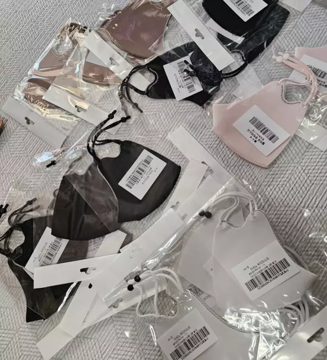 마스크하나로, 멋스러워보이네요.
