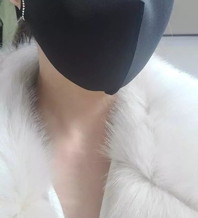 마스크가 얼굴에맞게 코부분이 입체적으로 패턴이 되어있어서 너무예뻐요