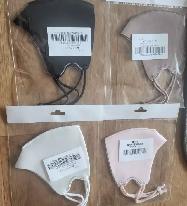 사이즈. 넉넉하고 천이 부들 부들하고.  큐빅이. 은은하게. 반짝이네요. 색상별로 구매