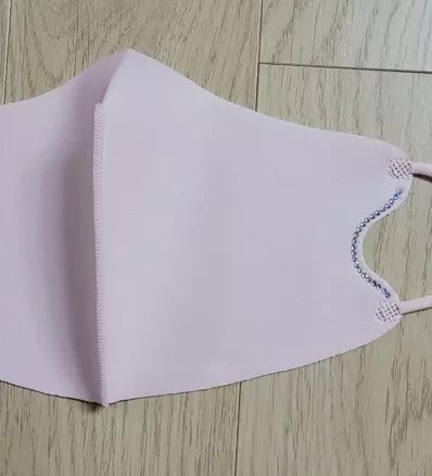 핑크색이 러블리하고 이뻐요. 오래 착용해도 귀도 안아프고 편해요. 