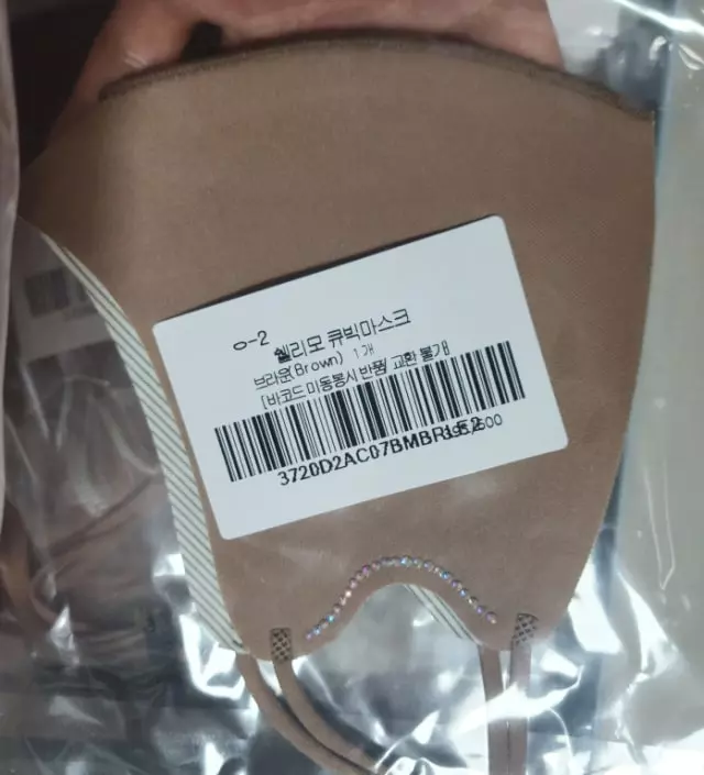 숨쉬기 편하고 향균이 되니 좋아요 디자인도 너무 이뻐서 얼굴이 이뻐보여요