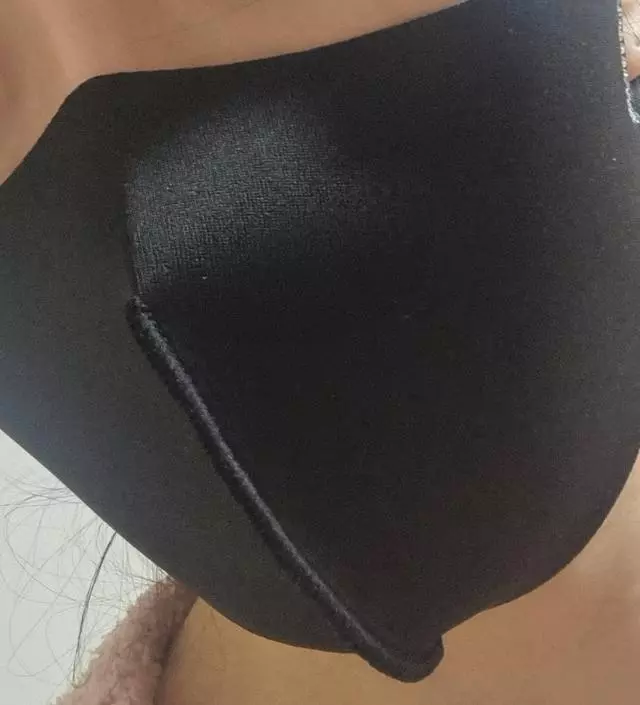 마스크 라인도 예쁘고 일반 마스크보다 디자인도 그렇고 특별히 더 예쁜 느낌이에요