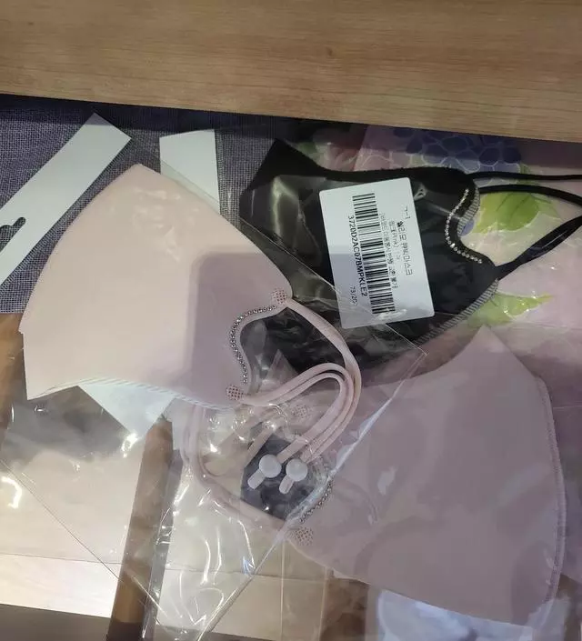 블링블링하고 이뿌고 편해서 지인들한테 선물용으로
