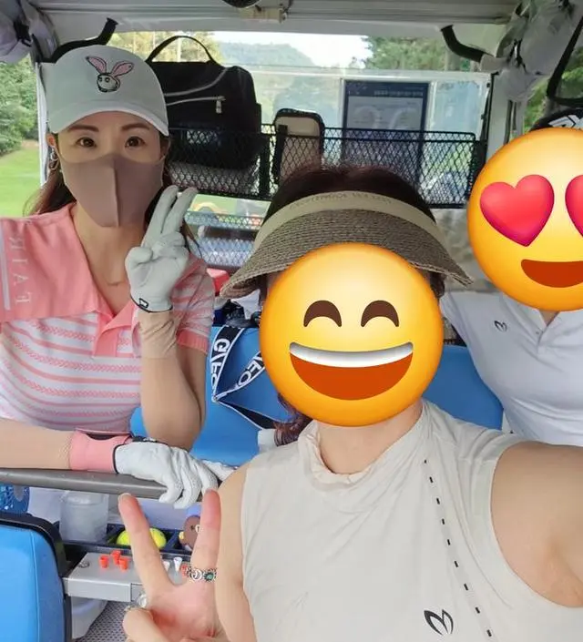 얼굴라인도 살려주고 큐빅으로 포인트 주고 색감도 은은하면서 고급지내여~ 휘뚤마뚤 잘