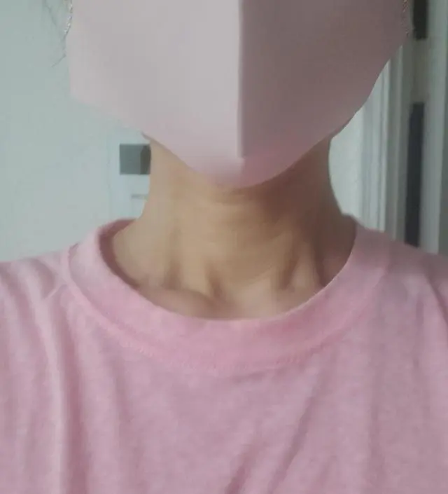 쎄일가격에 득템했구요  이뽀요 ㅎㅎ  색상도 굿굿굿!!! 가볍고 원단도좋고 큐빅이 이뻐