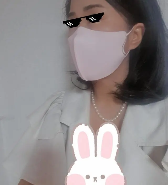 쉘리요 큐빅 마스크 큐빅 디자인이 쥬얼리 한것처럼 포인트가 되어 정장에도 잘 어울리