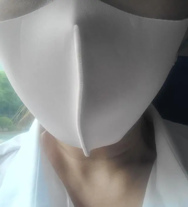 너무 편하고 예뻐요 쭉 줄로그 마스크만 착용했어요 
