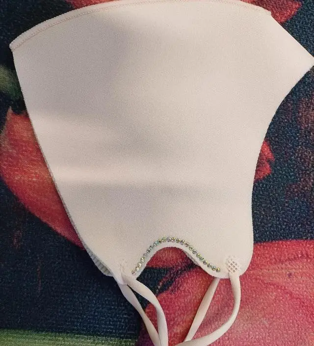 블랙 화이트 필요했었는데 핑크만 있어서 할수없이 핑크선택 ㅜㅜ 나쁘지않네요 