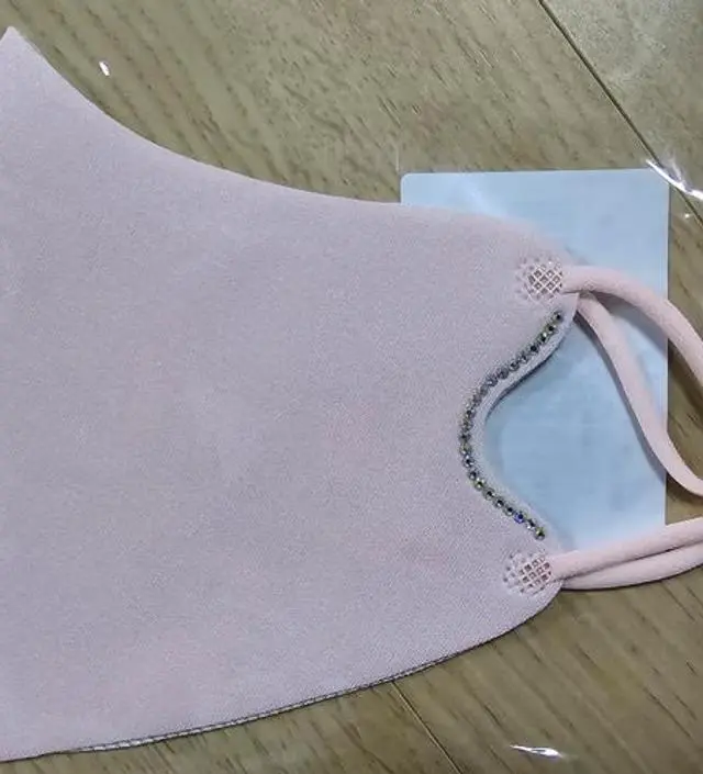 코로나 때 잘 착용했는데, 다들 이쁘다고 해요. 블랙도 구입하고 싶은데, 품절이라 너무