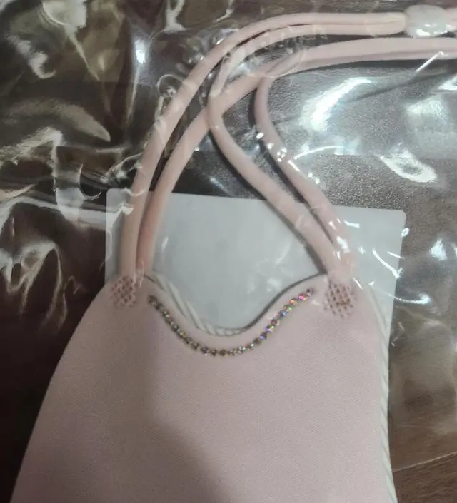 예뻐서 쟁임.컬러도 딸기우유컬러에 큐빅이 반짝반짝.
