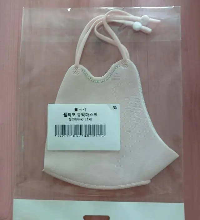 색깔예뽀요..핏은생각보다조금 그래요..제가콧댜가낮아서일까요. .코브분이좀이상해요.