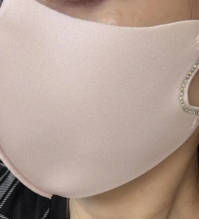 얼굴이 입체작으로 보이고 코가 높아 보여요 귀 조절해서 안 아프네여 근데 저는 1회용