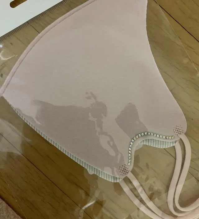 예쁜 마스크네요! 운전할때 햇빛차단용으로 쓸려구요~~!
