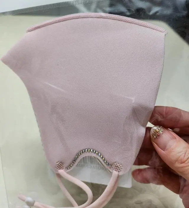 핑크핑쿠에 큐빅큐빅이 딱 내스탈이라서 요번에도 몇개 쟁겼네요~이뿌게 착용하고 다니