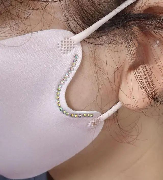 쉘리모 큐빅마스크는 구리성분 원사를 사용하여 답답하지 않고 바이러스 차단도 된다하