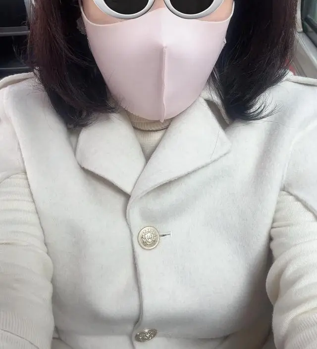 스타일까지 완성되는 쉘리모 큐빅 마스크  첫 런칭때부터 지금껏 잘 착용하고있어요  다