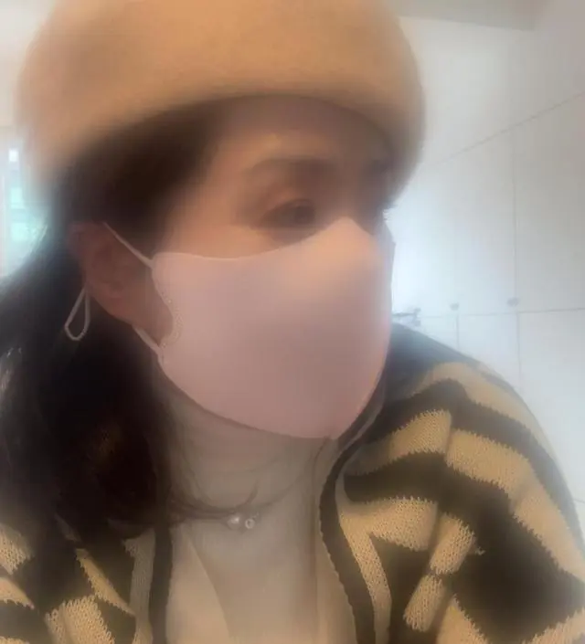 스타일의 완성  쥬얼리 착용한듯  큐빅이 빛나서 겨울옷차림에 포인트가 되어줍니당 