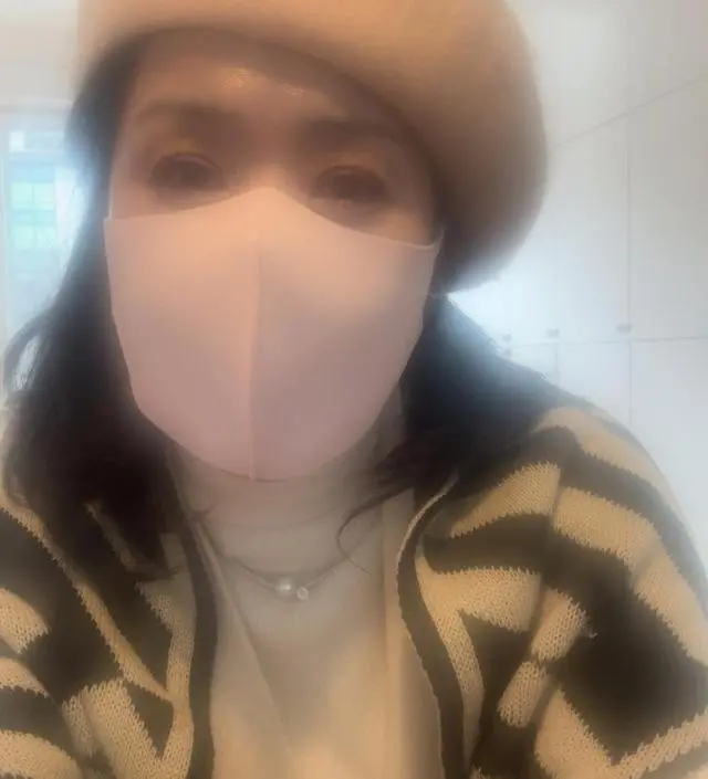 스타일의 완성  쥬얼리 착용한듯  큐빅이 빛나서 겨울옷차림에 포인트가 되어줍니당 