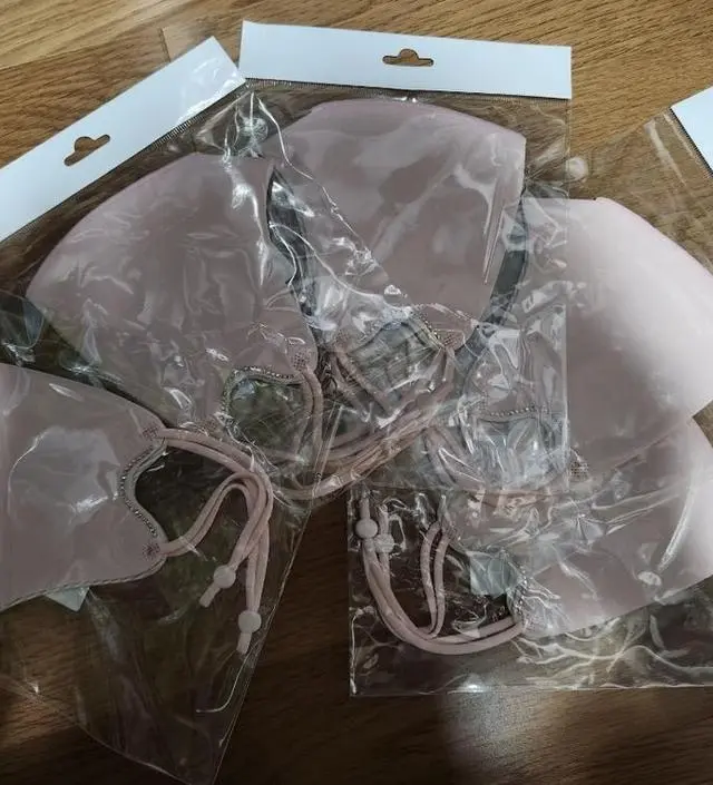 이뻐요~~저렴한가격에 선물하려고 많이 구매했어요~~
