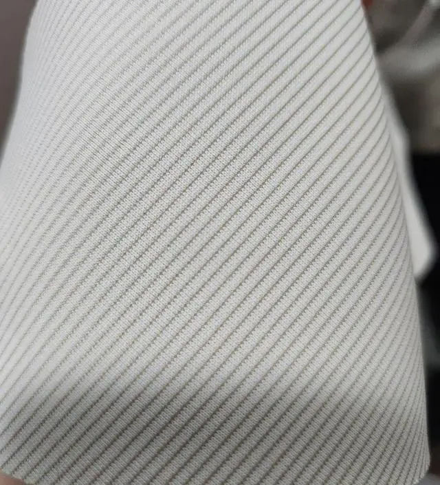 이뻐요~~저렴한가격에 선물하려고 많이 구매했어요~~
