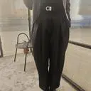 살짝번들거림이 있는 원단과 얖주름이 특이해서 고급스러움