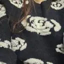 원단도 완전 두껍고 디자인이 너무 이쁩니다
어깨 패드가