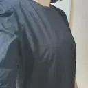 프리 품절이라 라지 샀지만 이너 티로 약간 헐렁하게 입