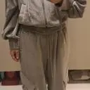 어깨가 다른 줄로그 옷보단 크지 않아요
그래도 패드는 