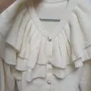 프릴이 이뻐서 삿는데 겉 옷을 입기가 프릴때문에 불편하