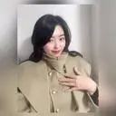 카키색이.고급지고.골드단추라서.너무이뻐요.
투웨이로.입