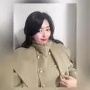 카키색이.고급지고.골드단추라서.너무이뻐요.
투웨이로.입