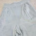 베이비 스카이블루 색상입니다. 아이보리 퍼 베스트에 입