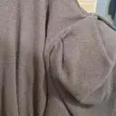 겨울이어도 긴팔이면 덥고, 
팔에 꽉 끼이면 팔뚝이 부