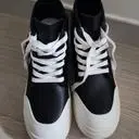 일단 너무 가벼워요. 컨버스하이보다 엄청 비교되게 가벼