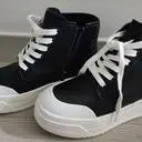 일단 너무 가벼워요. 컨버스하이보다 엄청 비교되게 가벼