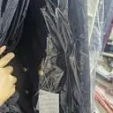 옷 고급스럽네요.
단추가 한몫 했어요.
다만 먼지는 무